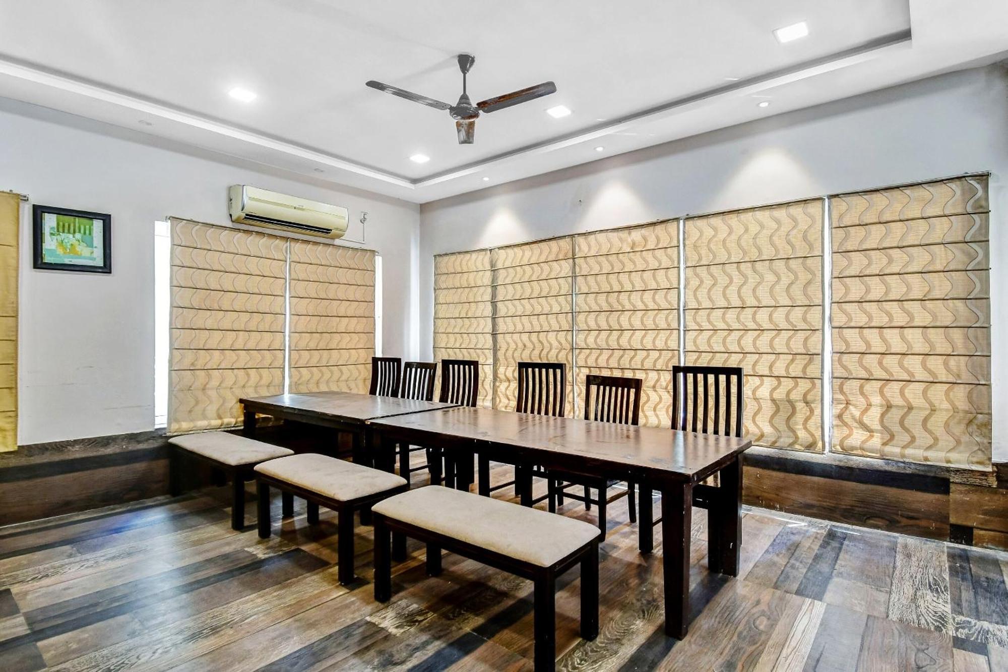 Super Townhouse All In One Calcutta Exteriör bild