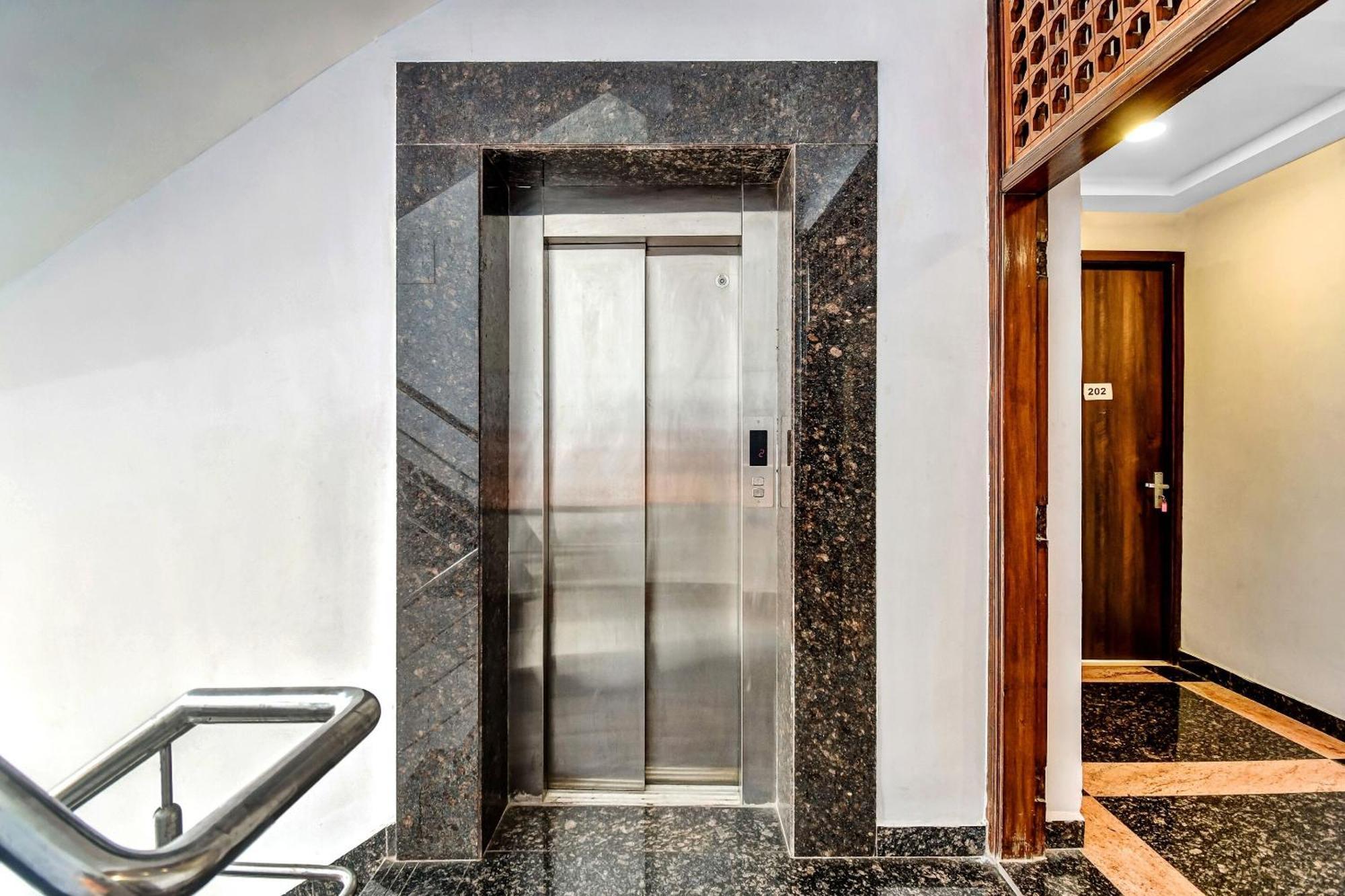 Super Townhouse All In One Calcutta Exteriör bild