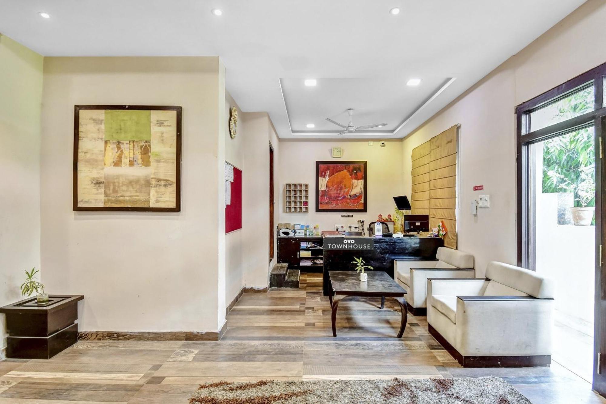 Super Townhouse All In One Calcutta Exteriör bild