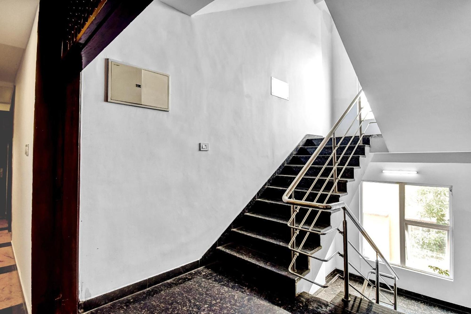 Super Townhouse All In One Calcutta Exteriör bild